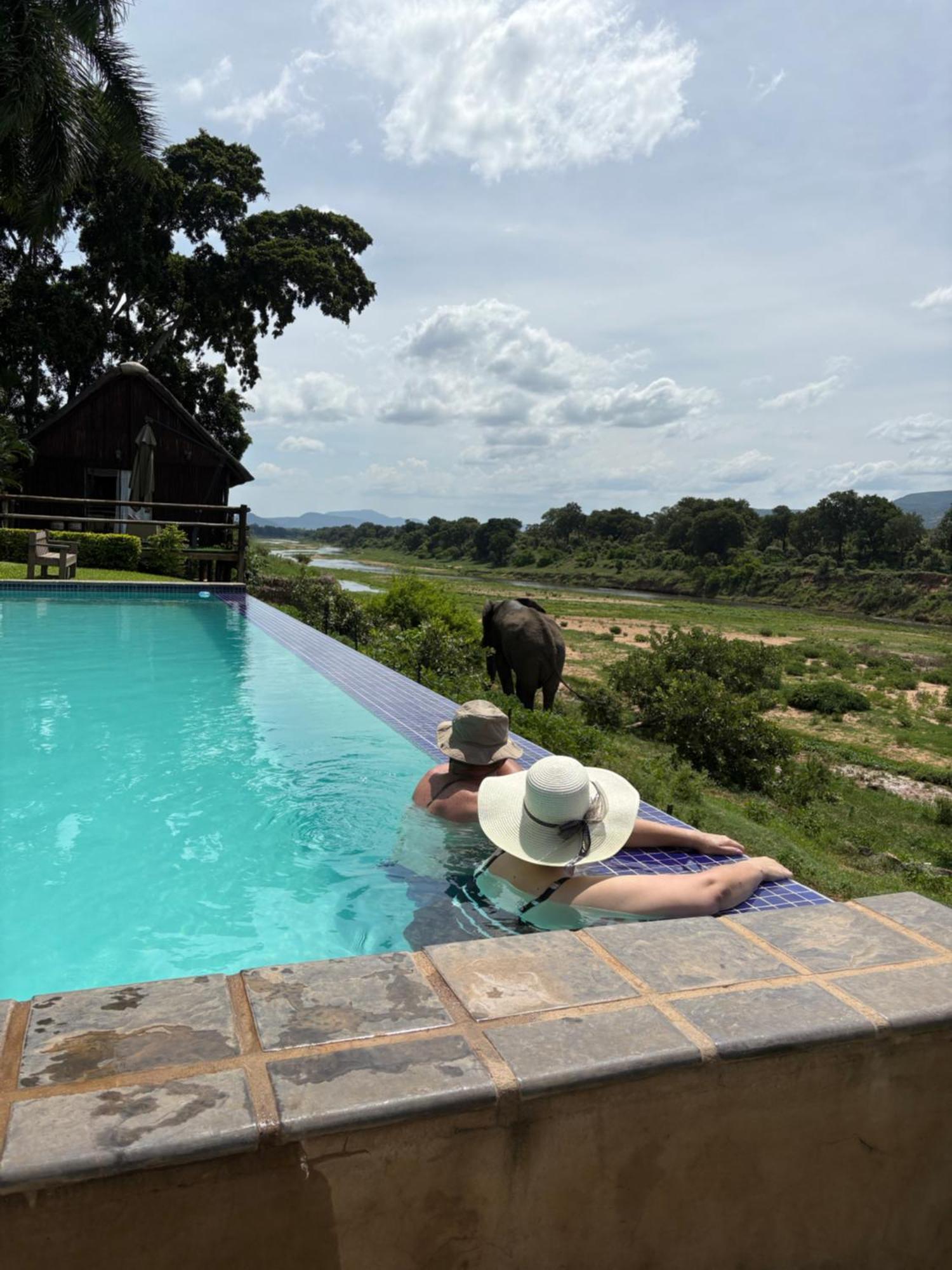 Rio Vista Lodge Malalane Exteriör bild